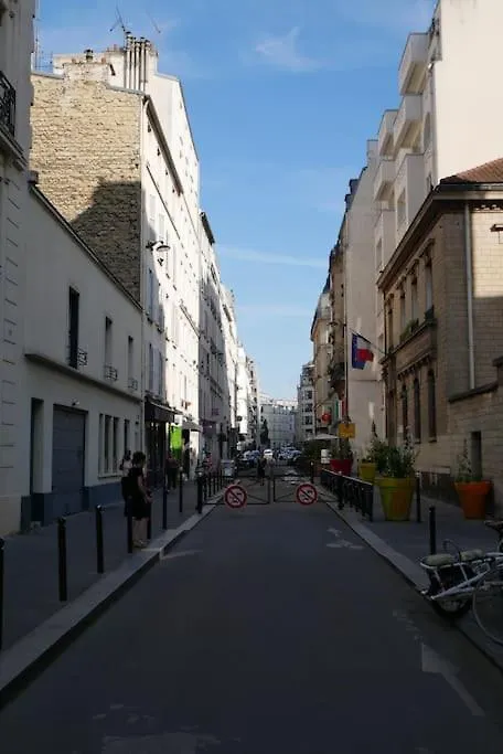 One Bedroom Apartment Batignolles 파리