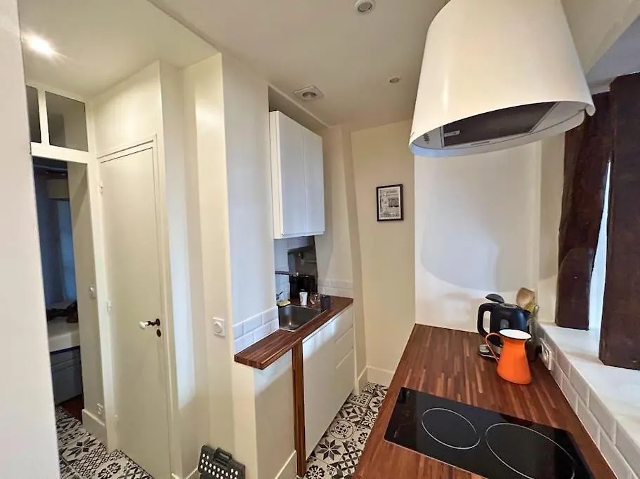 One Bedroom Apartment Batignolles Paříž