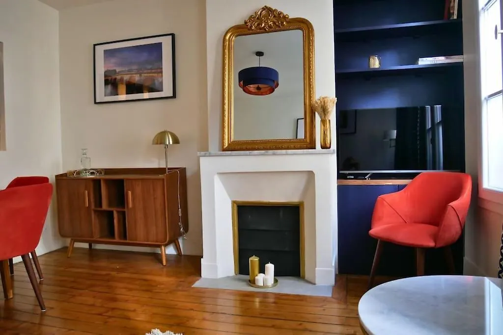 One Bedroom Apartment Batignolles Paříž Francie