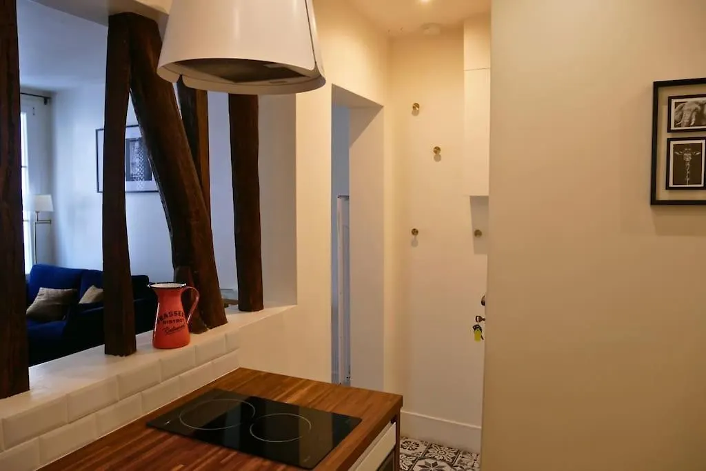 One Bedroom Apartment Batignolles Paříž